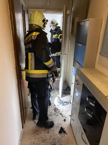 Brennender Mülleimer in Wohnung (Bild 1)